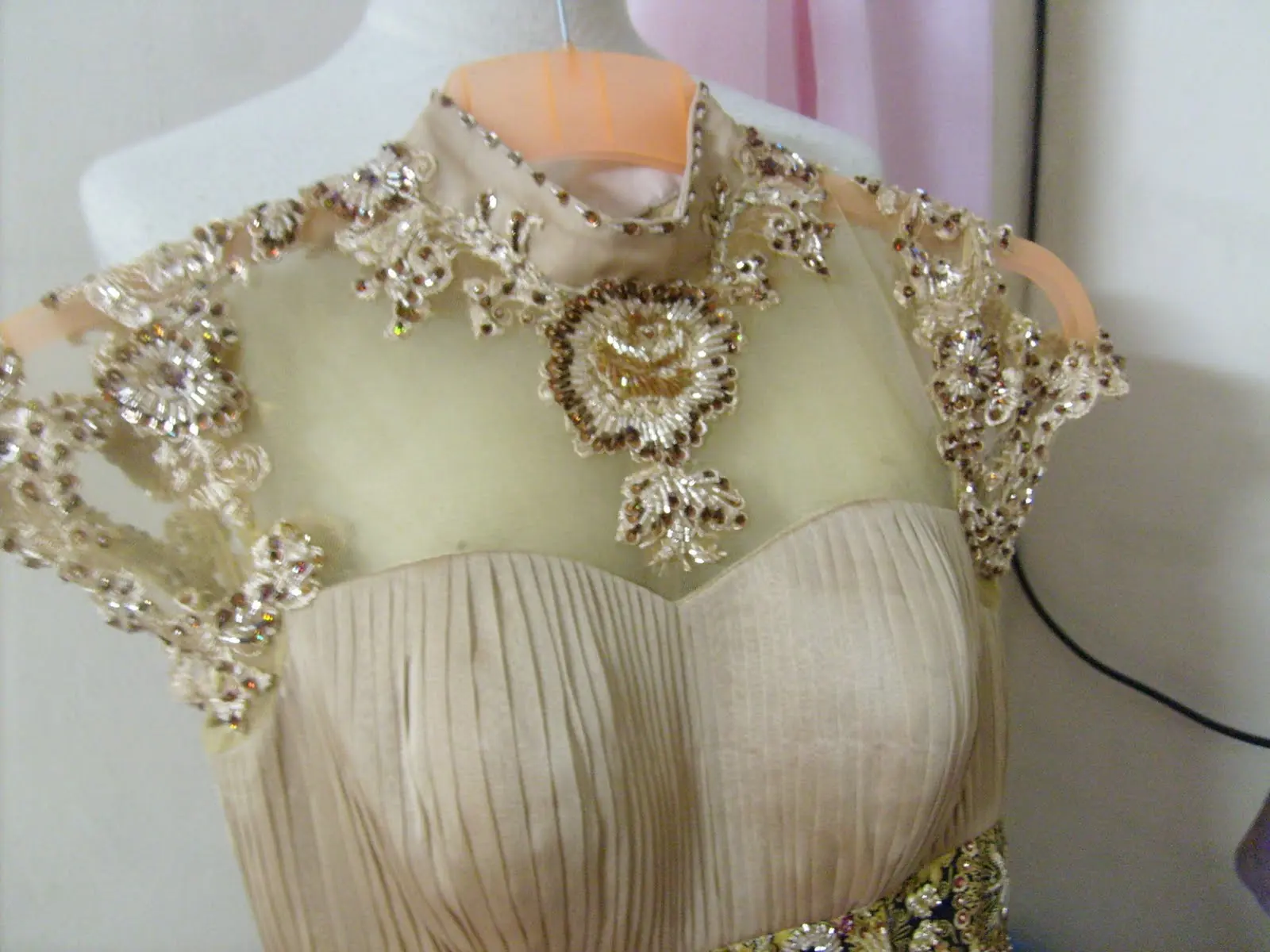 10 Gaun Pengantin Minimalis Terbaik untuk Wanita Modern