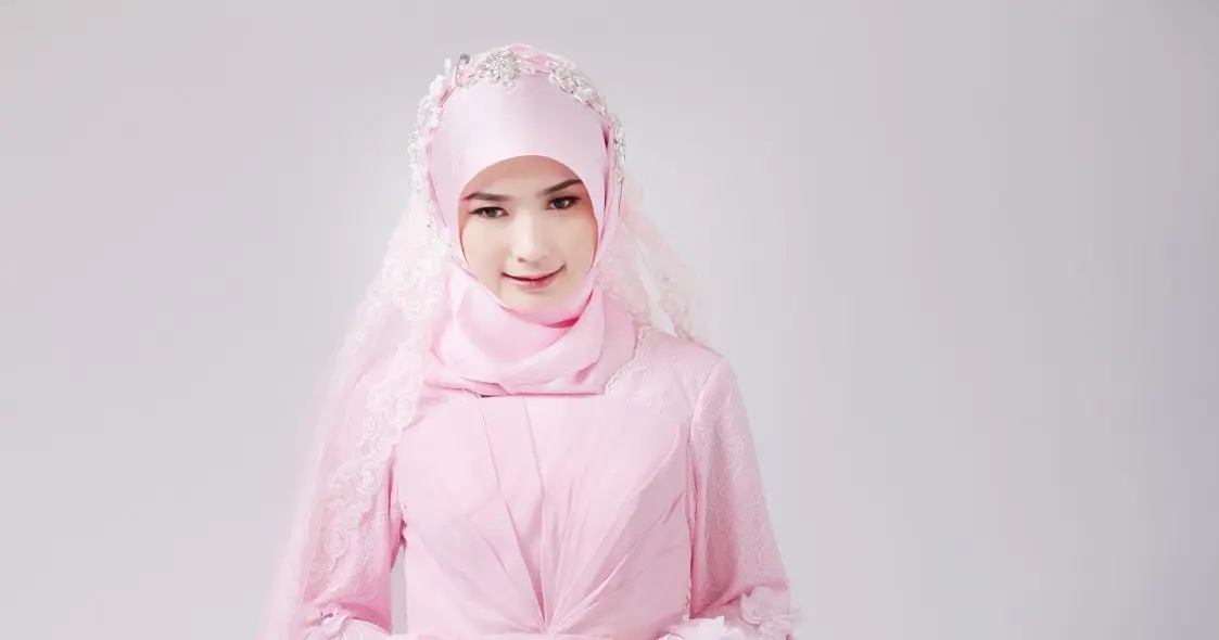 Inspirasi Gaun Pengantin Muslimah Sederhana Tapi Elegan yang Memukau