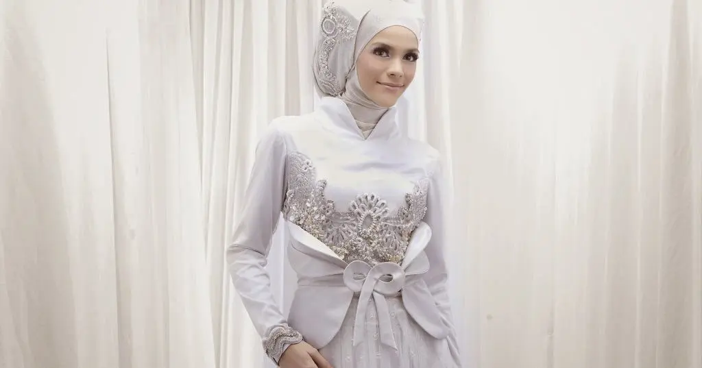 7 Gaun Pengantin Muslimah Warna Putih Terbaik yang Paling Memesona