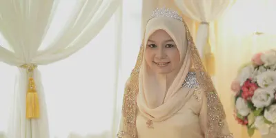 7 Gaun Pengantin Peach yang Bisa Jadi Inspirasimu
