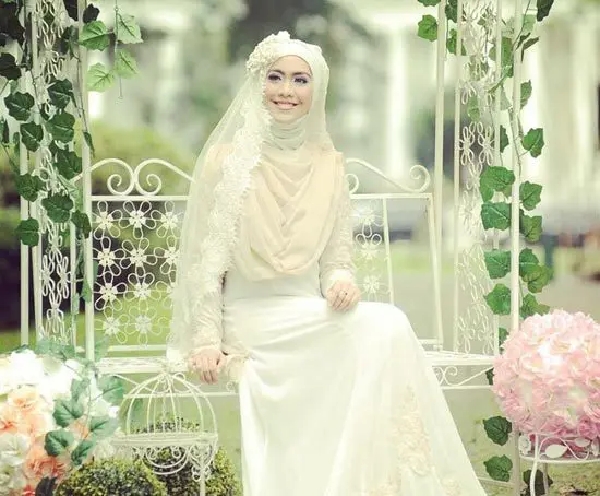 5 Ide Gaun Pengantin Simple Syari untuk Pernikahan Intim Anda