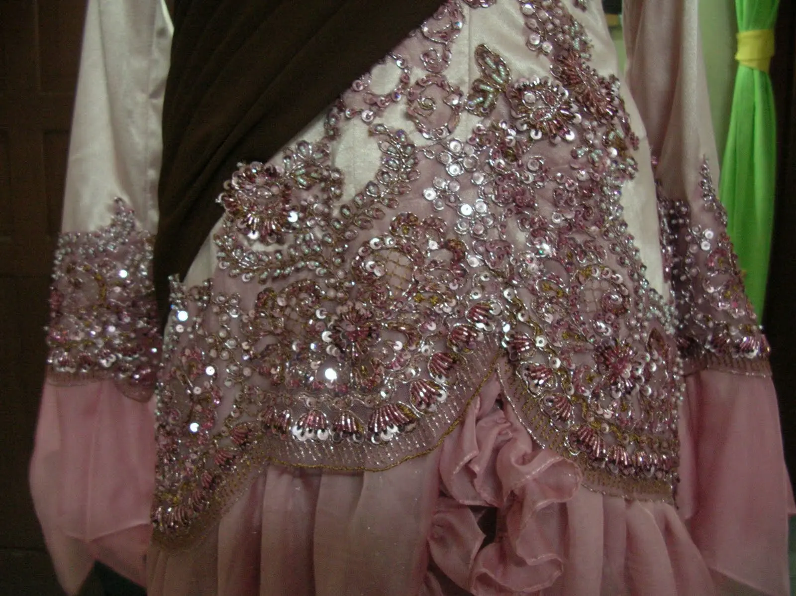 Gaun Pengantin untuk Disewa: Tampil Menawan Tanpa Merusak Budget Pernikahan Anda