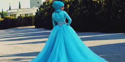 10 Ide Gaun Pengantin Warna Biru Muda Yang Elegan dan Modern
