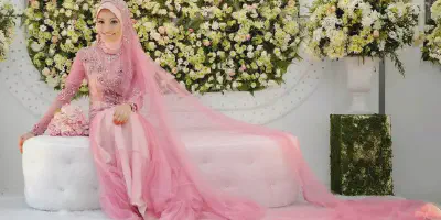 60+ Inspirasi Gaun Pernikahan Muslimah Terbaru 2021