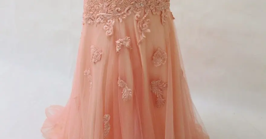 7 Ide Gaun Pesta Mama Pengantin yang Tampil Mempesona