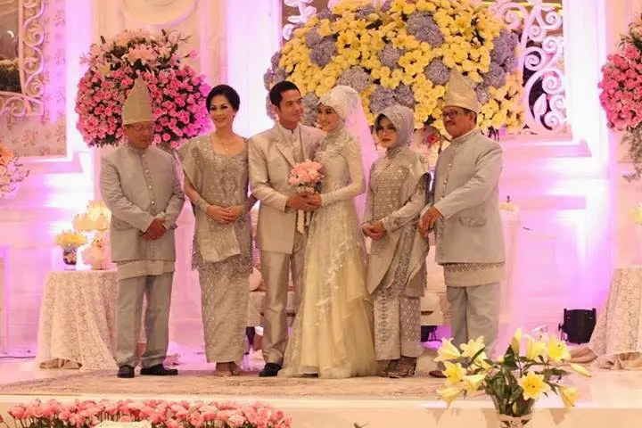 10 Model Gaun Untuk Resepsi Pernikahan yang Cantik dan Elegan