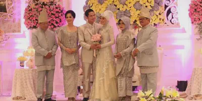 10 Model Gaun Untuk Resepsi Pernikahan yang Cantik dan Elegan