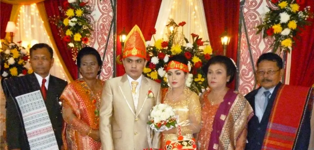 Inspirasi Kebaya Nikah Batak: Memaknai Kebudayaan Dalam Pernikahan Anda