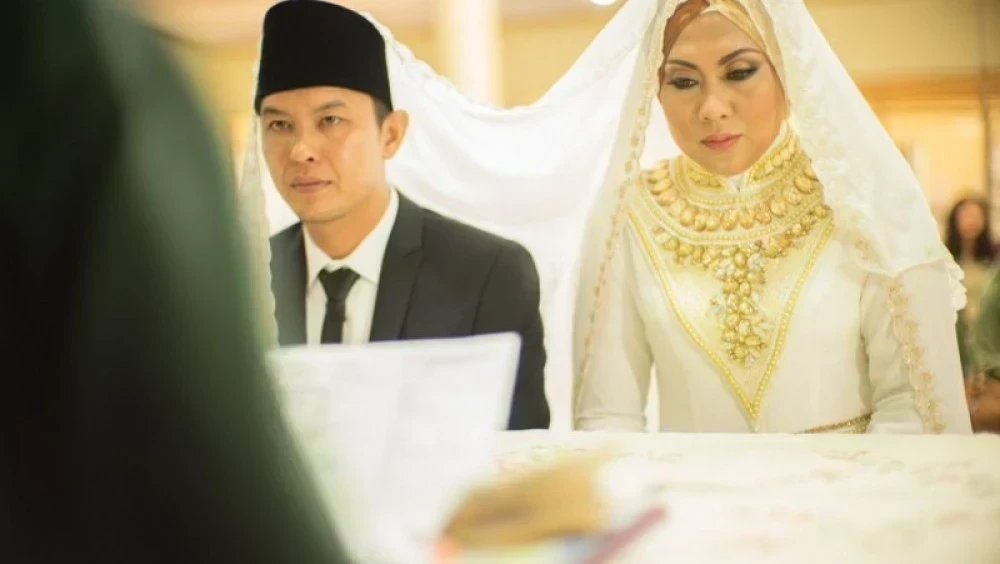 Jas Putih untuk Akad Nikah: Pilihan Tepat untuk Tampil Elegan dan Menawan di Hari Bahagia