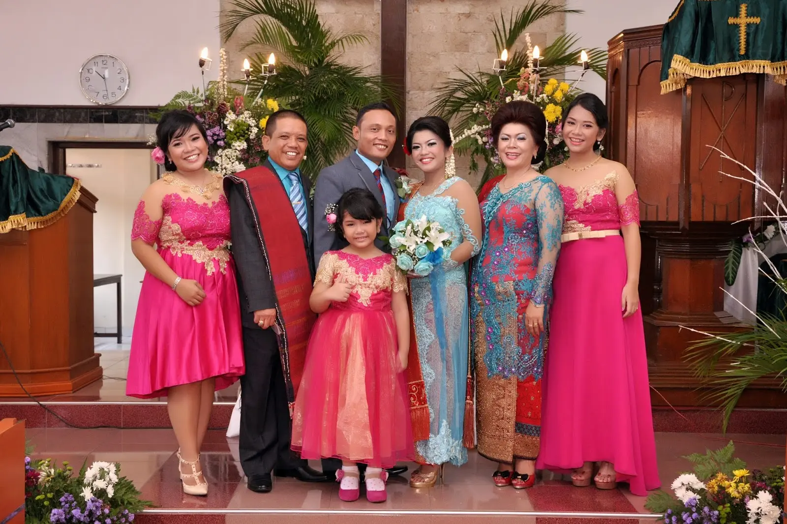 Kebaya Adat Batak: Memperkenalkan Kebudayaan dan Kesenian Batak