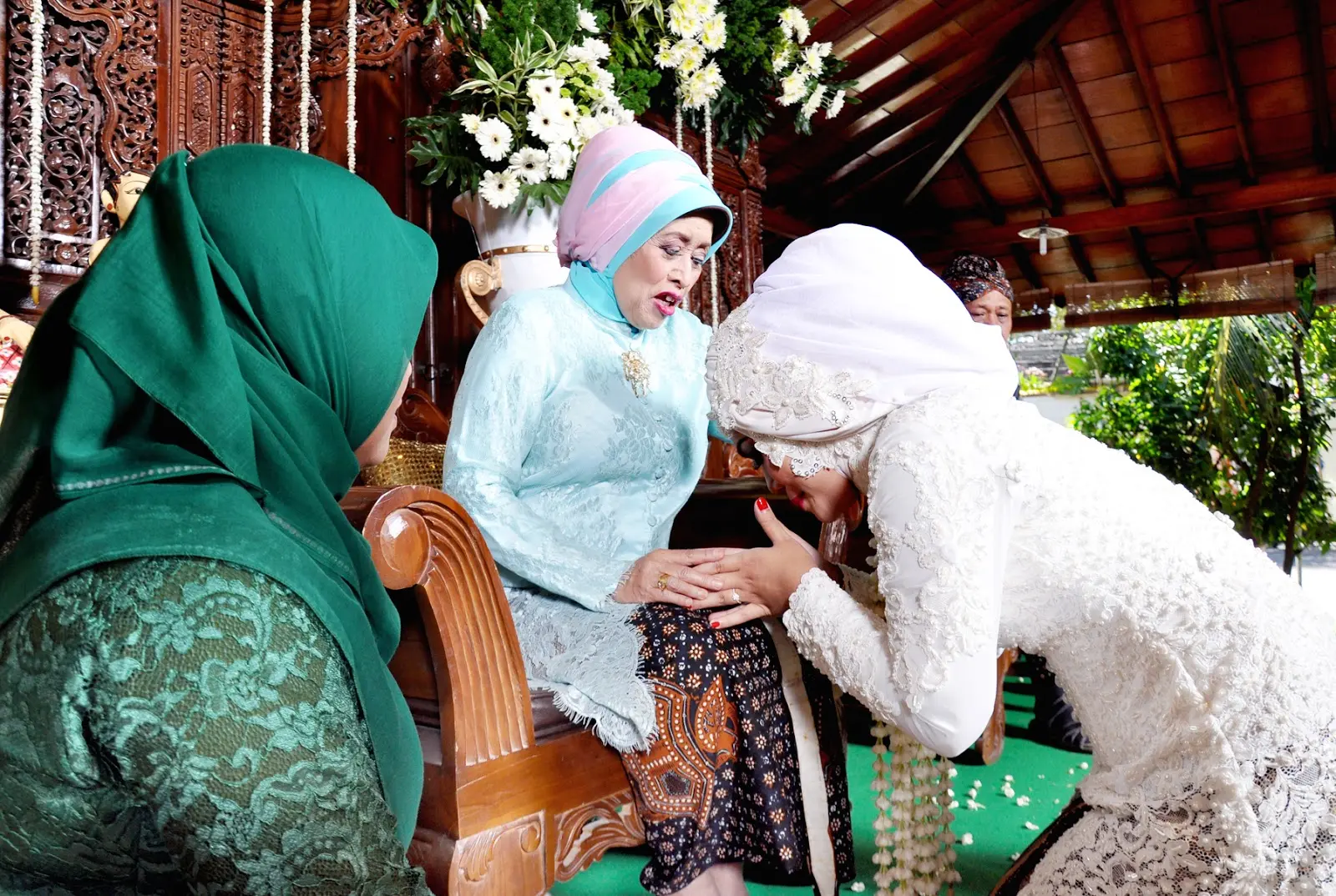 7 Inspirasi Kebaya Akad Sederhana Terbaru Tahun Ini (2021)