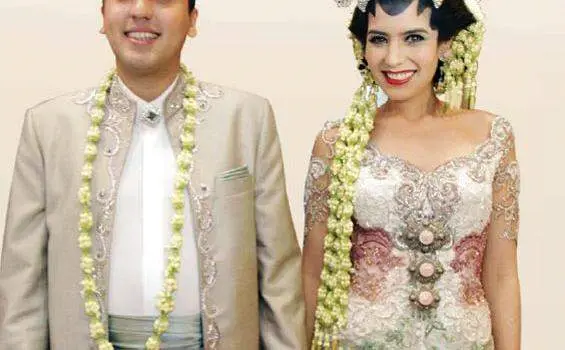 20 Desain Kebaya Cantik Untuk Akad Nikah yang Siap Memukau Tamu Undangan