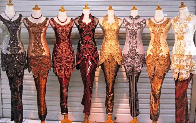 Kebaya Dodotan Jawa: Memperkenalkan Kebudayaan dan Kecantikan Indonesia