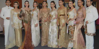 15 Model Kebaya Ijab Kabul Modern yang Bisa Kamu Contek untuk Menjaga Penampilanmu Tetap Elegan pada Acara Pernikahan