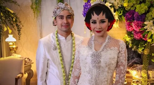 Kebaya Keluarga Pengantin - Pakaian Tradisional yang Menawan