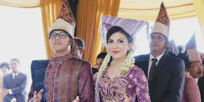 Kebaya Modern Batak Toba: Padu Padan Busana untuk Tampilan Elegan dan Megah