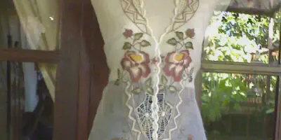 Inspirasi Kebaya Nikah Bali Yang Elegan dan Klasik untuk Hari yang Mempesona