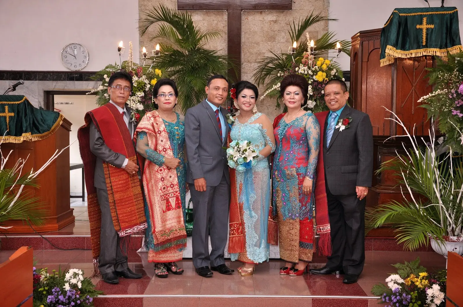 Kebaya Nikah Batak Modern: Tingkatkan Pesona Anda di Hari Bahagia