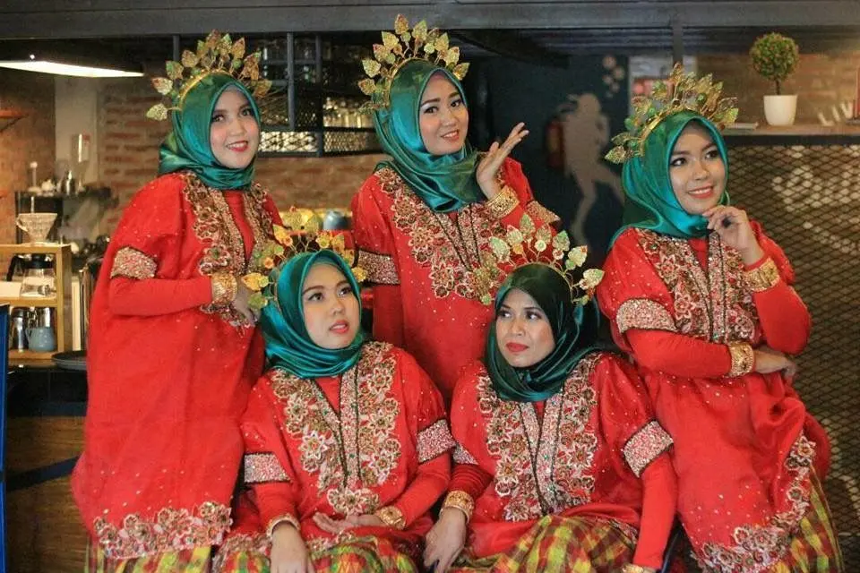 Kebaya Pengantin Bali Modern: Untuk Pengantin yang Ingin Tampil Elegan dan Memukau