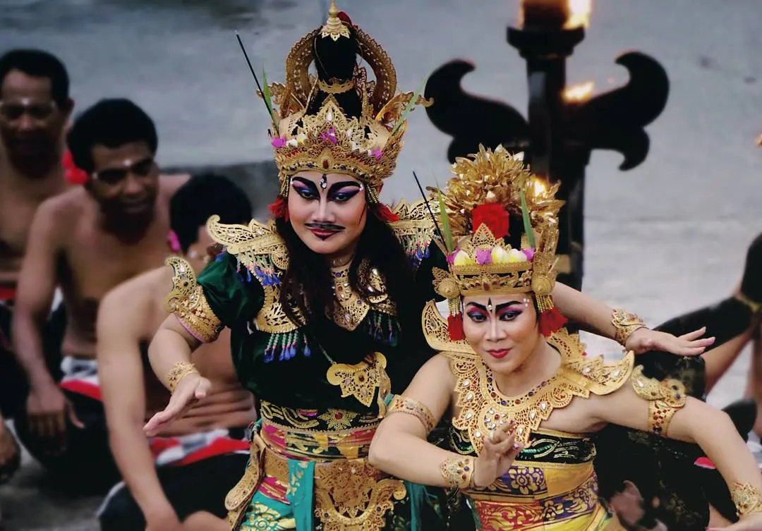 10 Model Kebaya Pengantin Bali yang Elegan dan Anggun