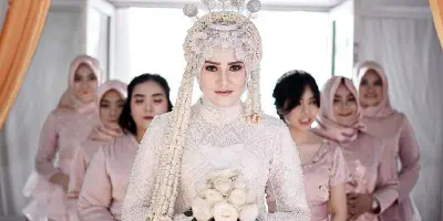 Kebaya Pengantin Bludru: Sentuhan Elegan untuk Pernikahanmu