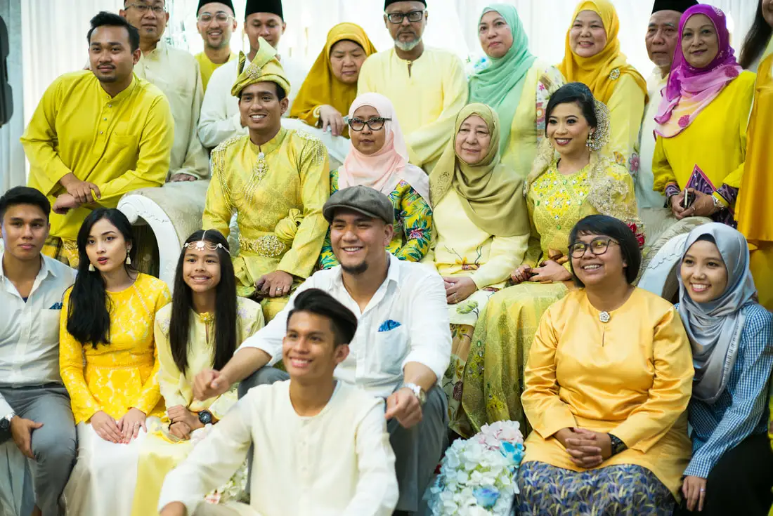 Kostum Keluarga Pengantin: Tampil Serasi dan Elegan di Hari Bahagia