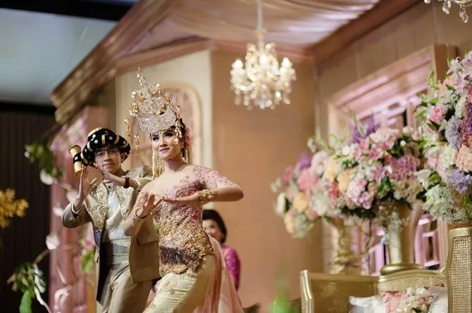 Model Baju Pengantin Batak Toba: Tradisi yang Terus Dilanjutkan dengan Desain Modern