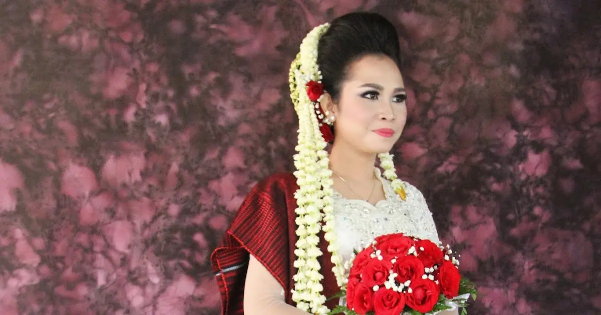 10 Model Kebaya Pengantin Batak yang Wajib Dicoba di 2019