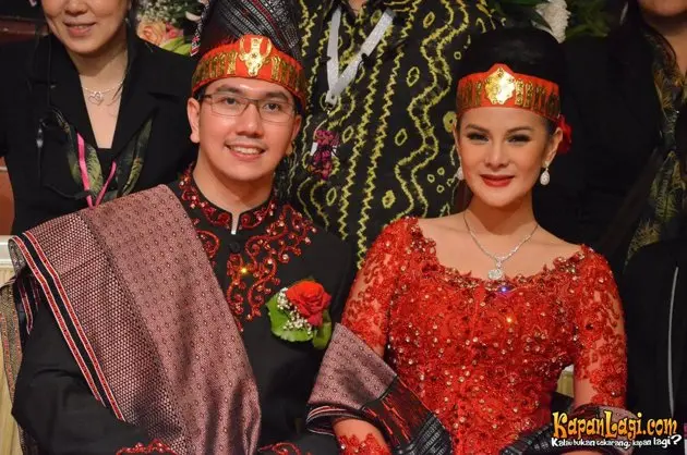 Model Kebaya Pengantin Batak Toba 2019: 10 Desain Terbaru yang Elegan dan Anggun