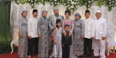 Model Seragam Keluarga Pengantin: Inspirasi Gaya Terbaru dan Terbaik