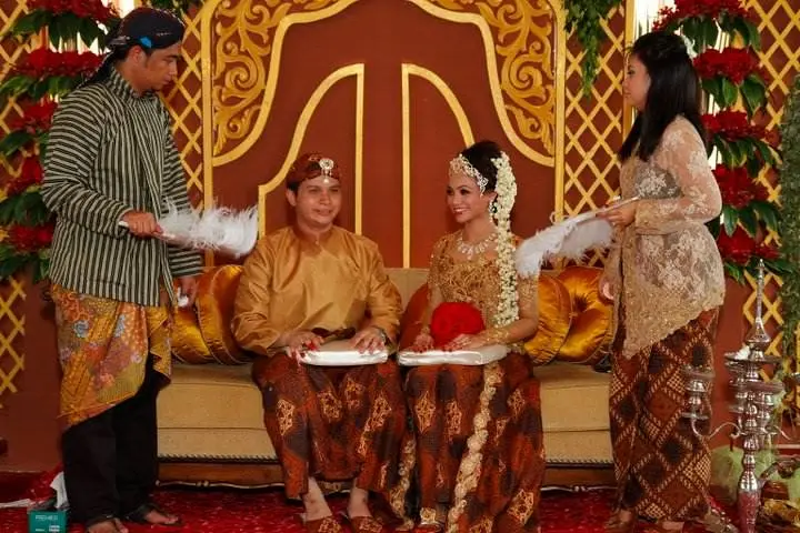 Pakaian Adat Jawa Pengantin: Tradisi Memukau dalam Pernikahan