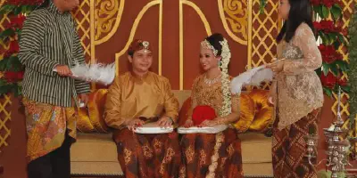 Pakaian Adat Jawa Pengantin: Tradisi Memukau dalam Pernikahan