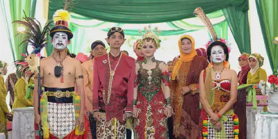 Pakaian Adat Pernikahan Jawa: Kebaya, Sasirangan, dan Tradisi Unik dalam Ulang Tahun Pernikahan