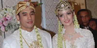 Pakaian Adat Sunda Hijab: Memukau dan Elegan di Hari Besar