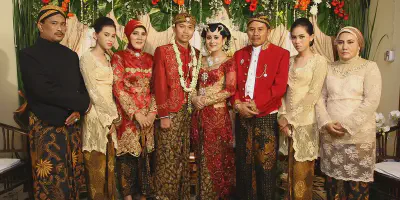 Pakaian Keluarga Pengantin: Tips untuk Memilih Busana yang Pas dan Memukau