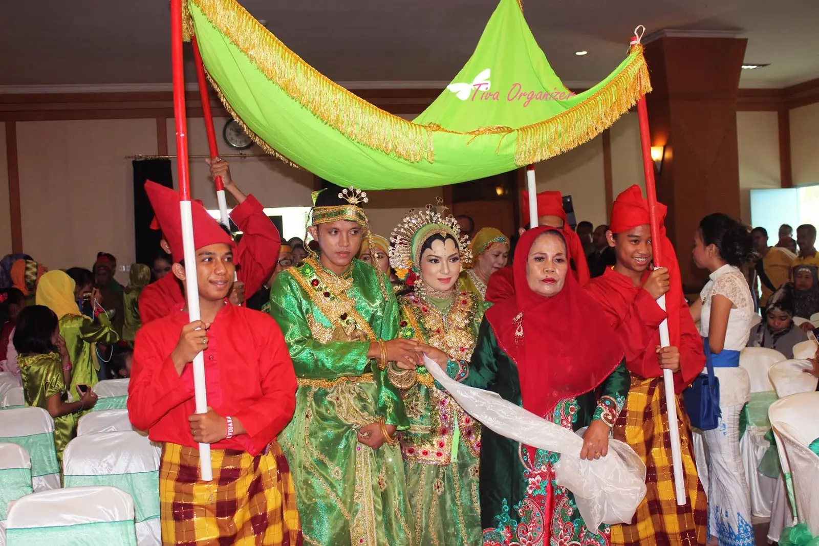 Pakaian Pengantin Adat Bugis: Memukau dengan Kebesaran Budaya Sulawesi Selatan