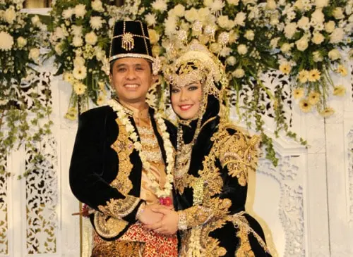 Pakai Pengantin Adat Jogja: Kebaya, Batik, Hingga Tari Tradisional yang Memukau