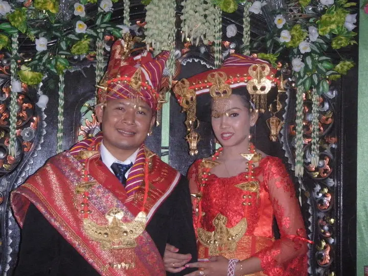 Pakaian Pengantin Adat Karo: Simbol Kebudayaan Karo yang Menawan