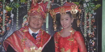 Pakaian Pengantin Adat Karo: Simbol Kebudayaan Karo yang Menawan