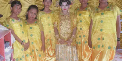 Pakaian Pengantin Bugis: Unik, Elegan Dan Memesona