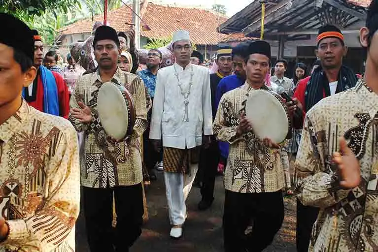 Pakaian Pengantin Pria Adat Betawi: Simbol Kesederhanaan dan Kebudayaan