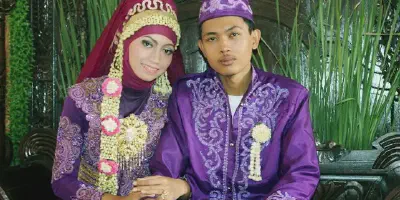 Inspirasi Pakaian Pengantin Sederhana yang Elegan dan Tak Ketinggalan Zaman