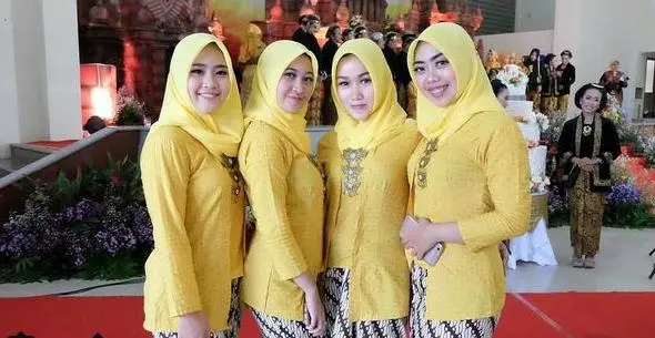 Mengenal Jenis-jenis Pakaian Seragam Pernikahan yang Diminati Mempelai Baru