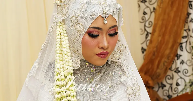 12 Ide Pengantin Adat Jawa Hijab untuk Pernikahan Unik dan Elegan