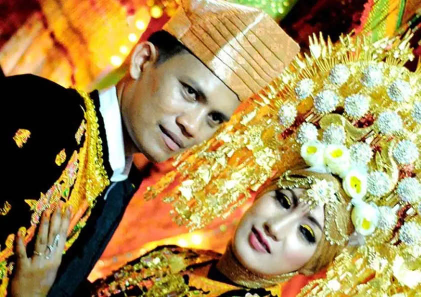 Inilah Gaya Pengantin Minang Berjilbab yang Elegant dan Memukau