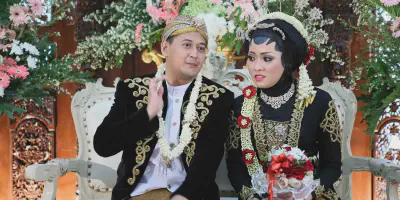 Pernikahan Adat Jawa Modern dengan Hijab: Elegan dan Memesona