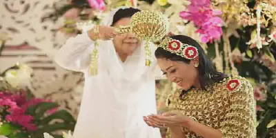 5 Pernikahan Adat Solo dengan Konsep Hijab yang Menawan