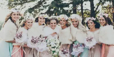 Tampil Memukau dengan Seragam Gaun Pernikahan