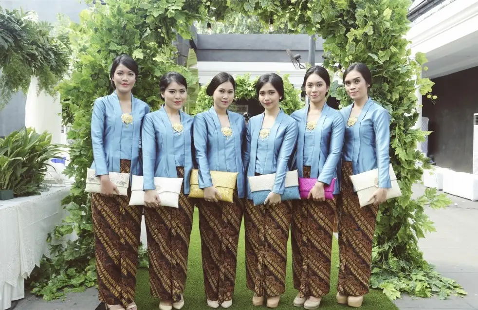 Tips Memilih Seragam Kebaya untuk Acara Menikah: Cantik dan Nyaman