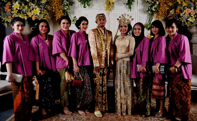 Seragam Keluarga Pengantin: Ide Kreatif untuk Penampilan yang Sempurna